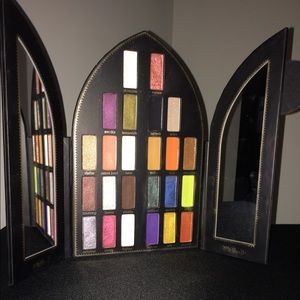 Kat Von D saint sinner palette